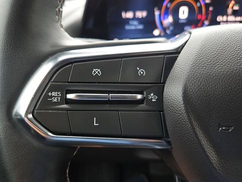 Used 2024 Chevrolet Traverse LT image 29