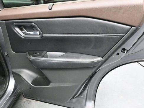 Used 2022 Nissan Rogue SL w/ SL Premium Package image 12