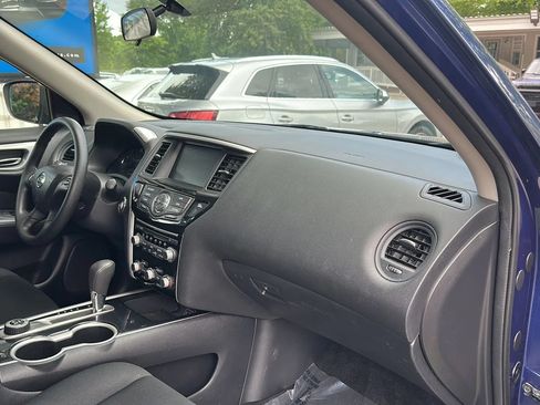 Used 2019 Nissan Pathfinder S AWD/4WD image 24