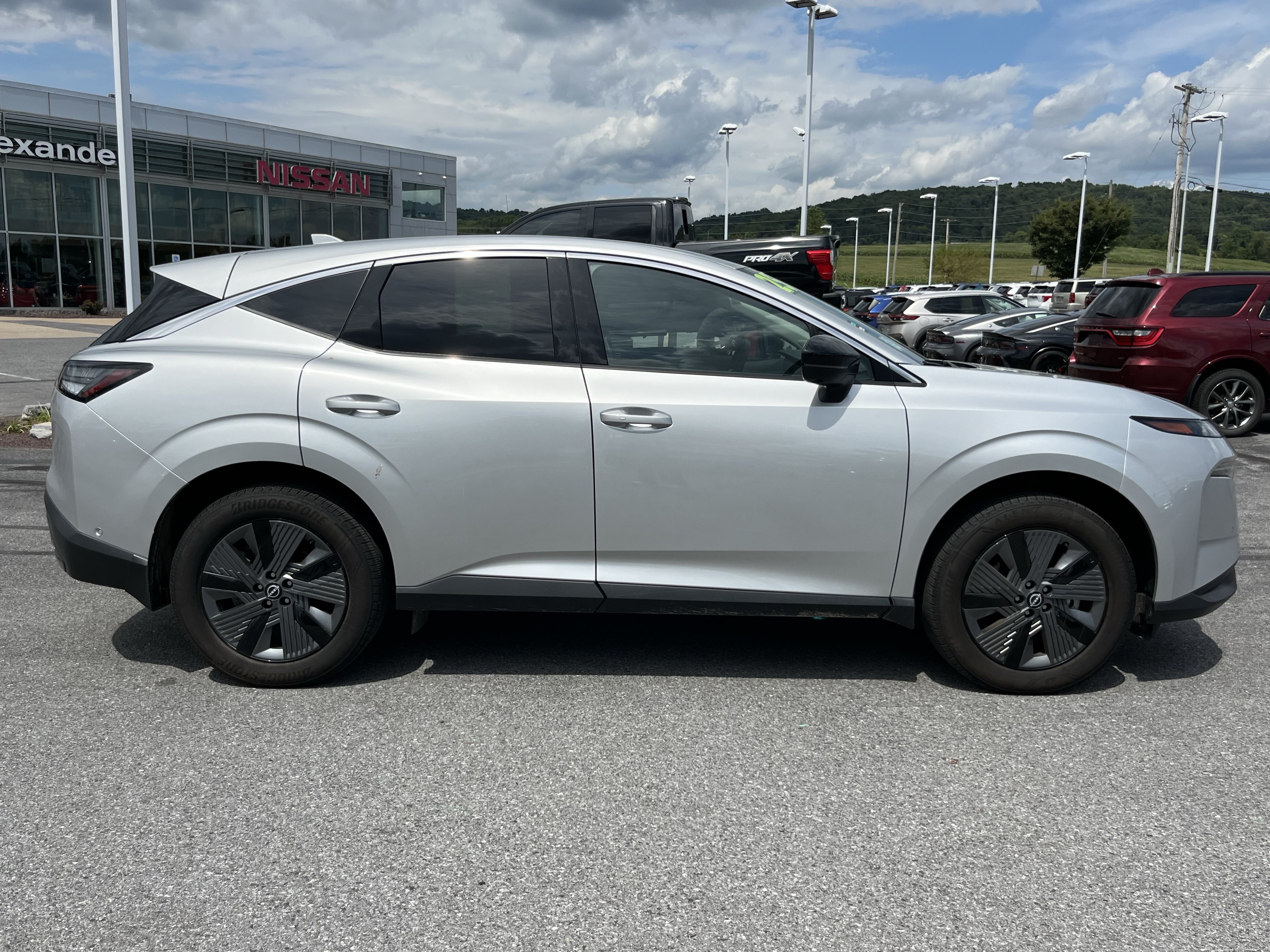 Used 2025 Nissan Murano SL AWD/4WD image 2