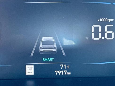 Certified 2025 Hyundai Elantra Sport FWD image 18
