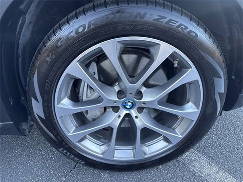Used 2025 BMW X5 xDrive50e image 33