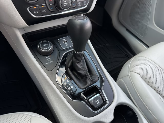 Used 2019 Jeep Cherokee Limited AWD/4WD image 26