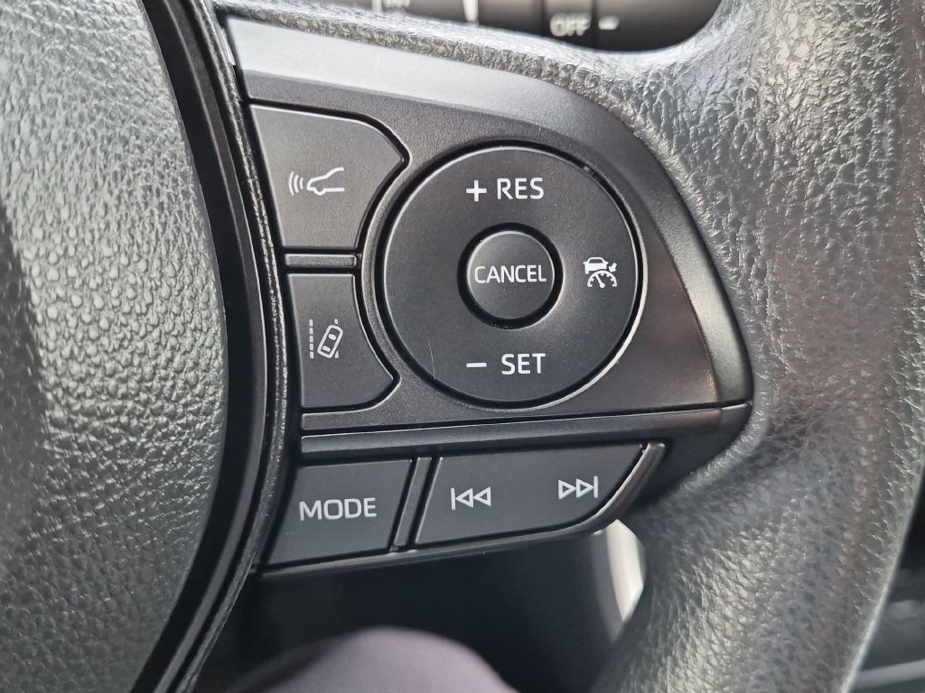 Used 2025 Toyota RAV4 XLE AWD/4WD image 15