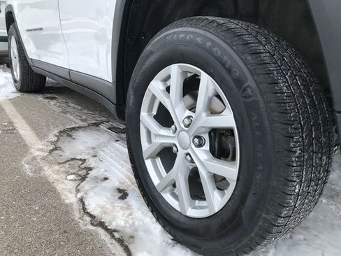 Used 2023 Jeep Grand Cherokee Limited image 11