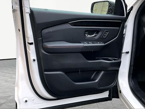 Used 2025 Honda Pilot Black Edition image 22