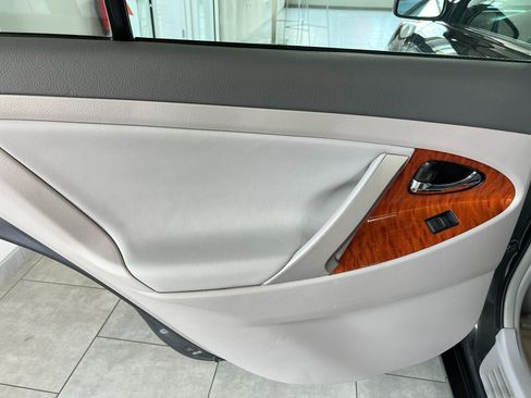 Used 2009 Toyota Camry XLE FWD image 17
