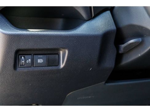 Used 2021 Toyota RAV4 LE AWD/4WD image 20