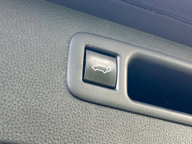 Used 2022 Toyota Highlander XLE AWD/4WD image 61