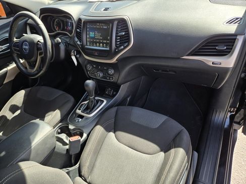 Used 2017 Jeep Cherokee Latitude FWD image 13
