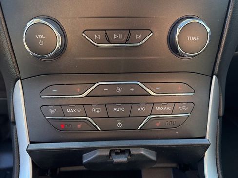 Used 2019 Ford Edge SEL w/ Equipment Group 201A image 17