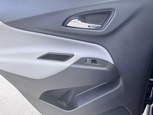 Used 2021 Chevrolet Equinox LS w/ LS Convenience Package image 19