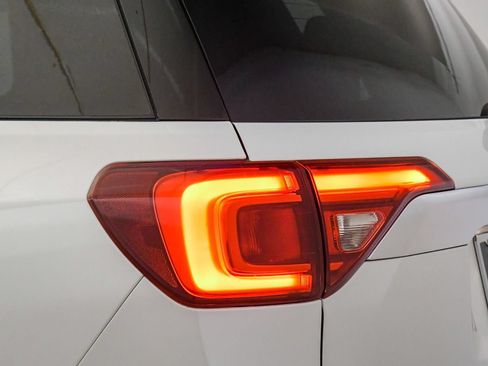 Used 2018 GMC Acadia Denali w/ Technology Package AWD/4WD image 12