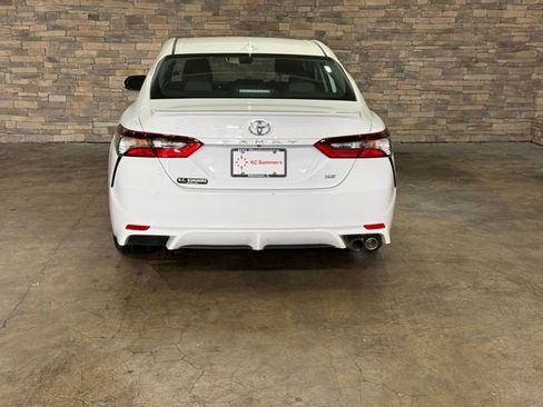 Used 2023 Toyota Camry SE image 6