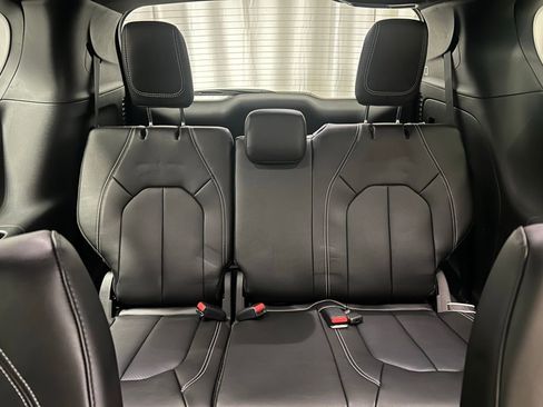 New 2026 Chrysler Pacifica Select image 20