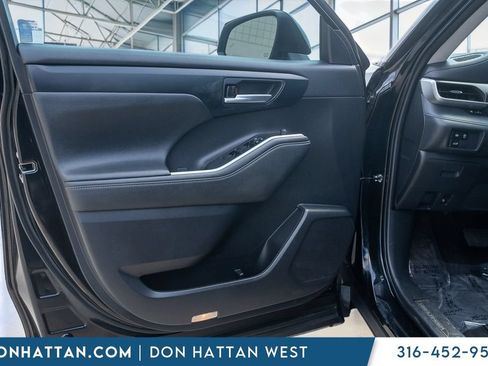 Used 2023 Toyota Highlander XLE FWD image 15