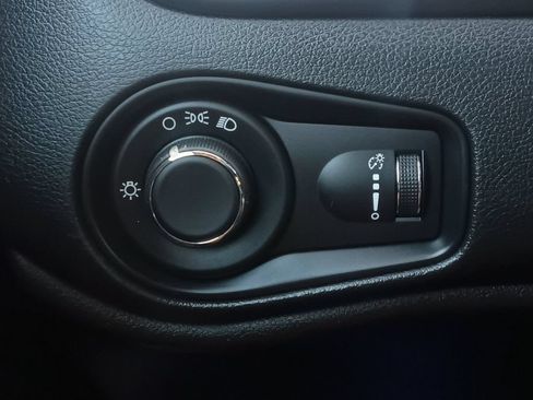 Used 2020 Jeep Renegade Sport w/ UConnect 7.0 Group AWD/4WD image 12