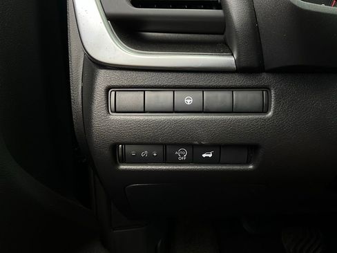 Used 2025 Nissan Rogue SV image 22