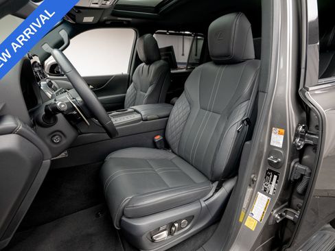 Used 2022 Lexus LX 600 4WD w/ Accessory Package (Z1) image 13
