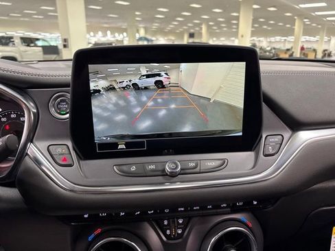 Used 2025 Chevrolet Blazer LT FWD image 17