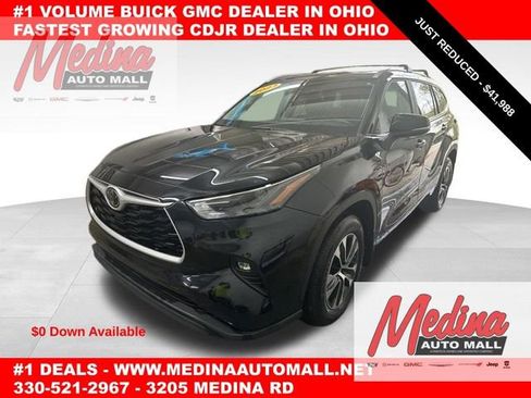 Used 2023 Toyota Highlander XLE image 1