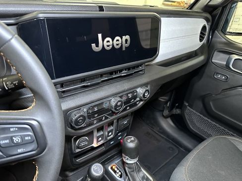 Certified 2024 Jeep Wrangler Sport S image 37