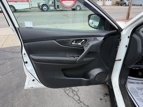 Used 2017 Nissan Rogue S image 29