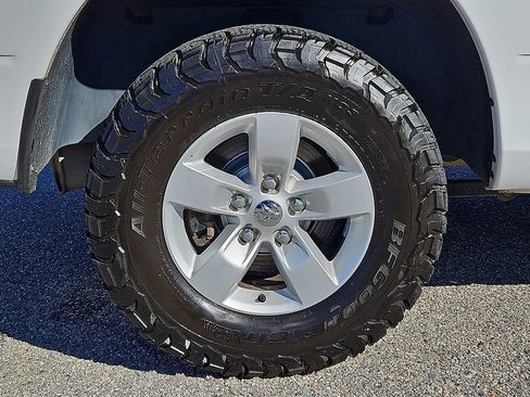 Used 2021 RAM 1500 Classic SLT image 8