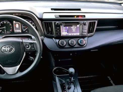 Used 2018 Toyota RAV4 LE image 6