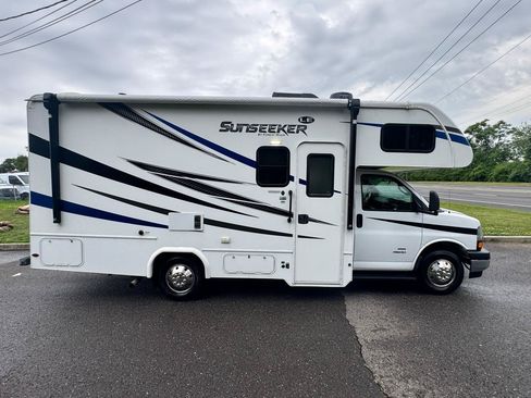 Used 2019 Chevrolet Express 4500 w/ RV Package RWD image 4