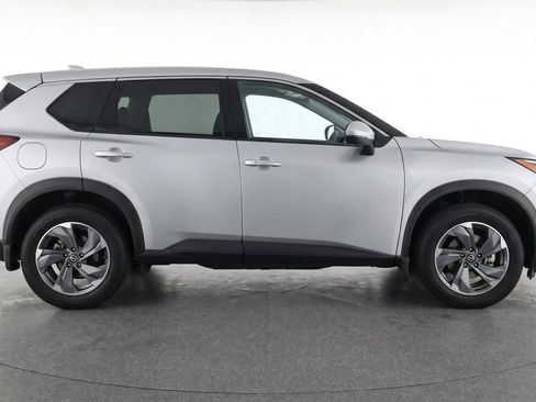 Used 2025 Nissan Rogue SV FWD image 11