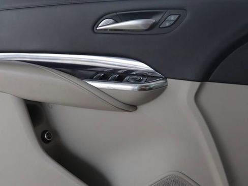 Certified 2021 Cadillac XT4 Luxury w/ Cold Weather Package image 19