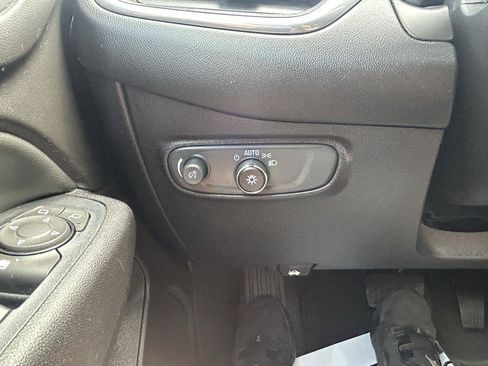 Used 2018 Chevrolet Equinox LT FWD image 26