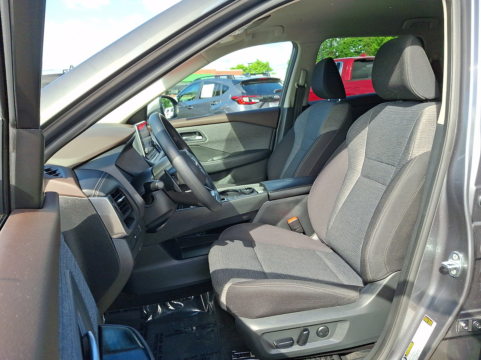 Used 2023 Nissan Rogue SV AWD/4WD image 13
