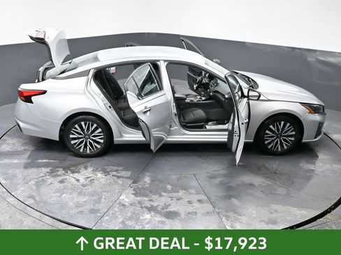 Used 2024 Nissan Altima 2.5 SV FWD image 60