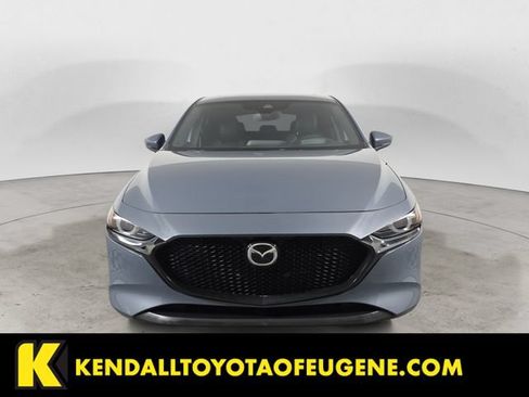 Used 2019 MAZDA MAZDA3 Hatchback w/ Premium Package FWD image 2