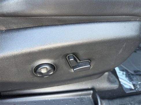 Used 2021 Chrysler Pacifica Limited w/ Uconnect Theater Family Group image 25