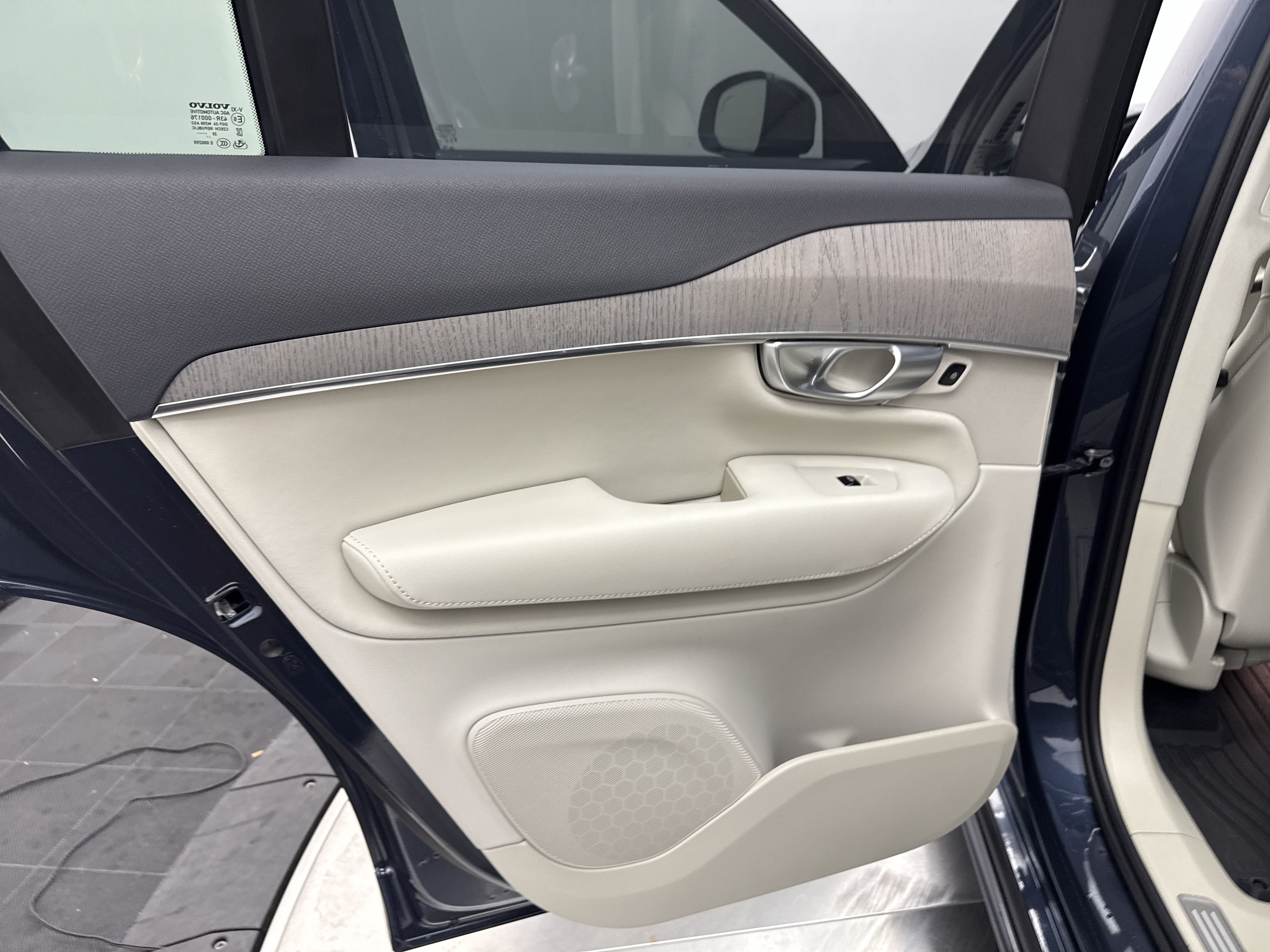 Certified 2024 Volvo XC90 B6 Plus w/ Protection Package Premier AWD/4WD image 24