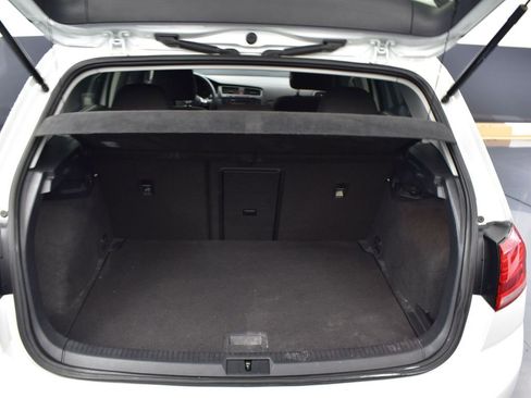 Used 2017 Volkswagen e-Golf SE w/ DC Fast Charging Package image 9