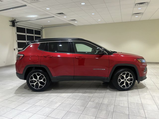 Used 2025 Jeep Compass Limited AWD/4WD image 6