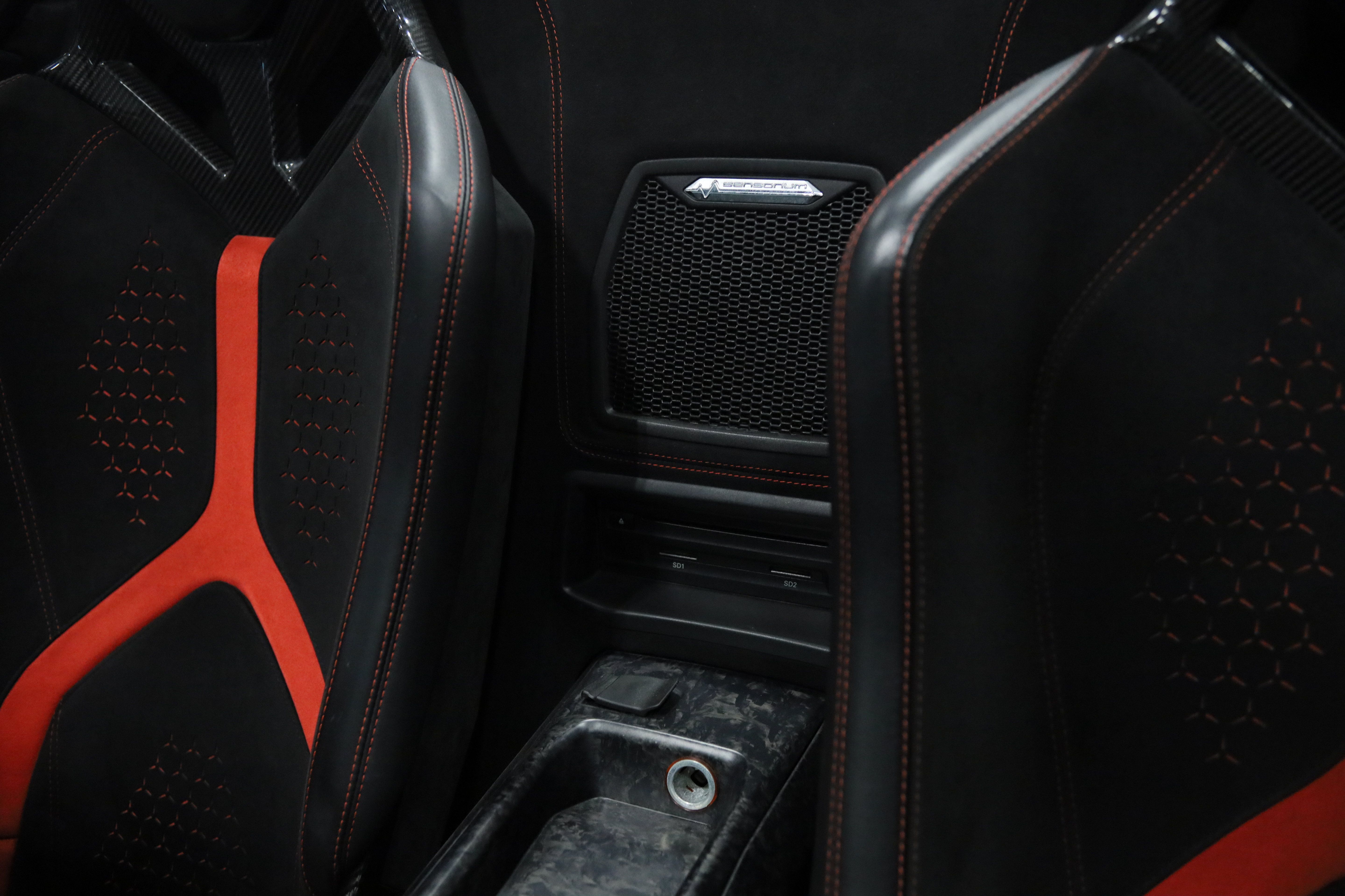 Used 2019 Lamborghini Huracan Performante AWD/4WD image 31