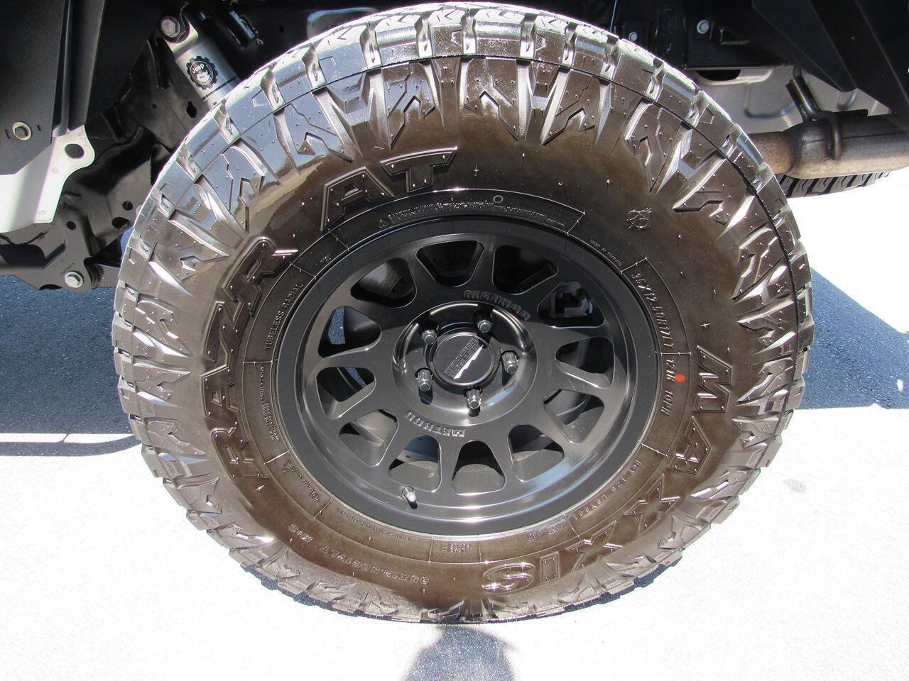 Used 2023 Jeep Gladiator Sport AWD/4WD image 13
