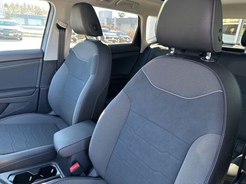 New 2026 Volkswagen Taos SE image 11