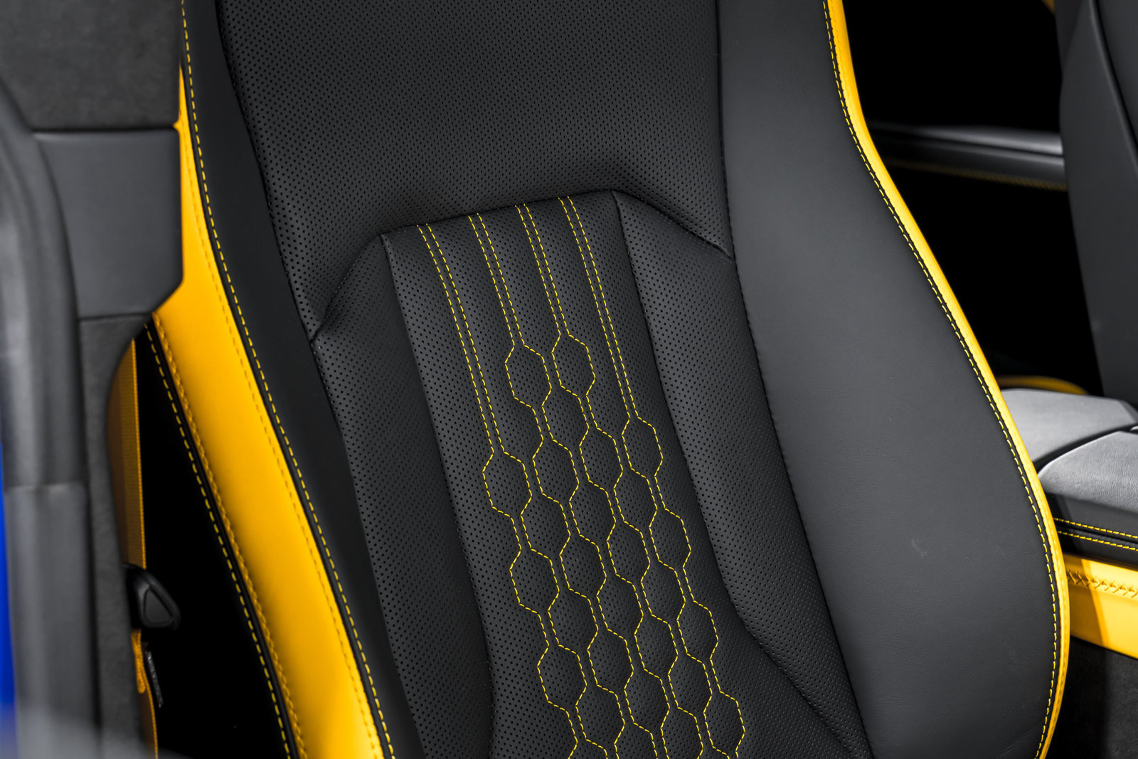 Used 2025 Lamborghini Urus SE AWD/4WD image 42