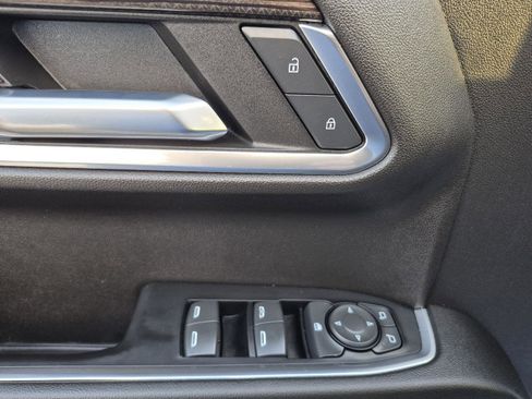 Used 2022 Chevrolet Silverado 1500 LT Trail Boss w/ Convenience Package II image 12