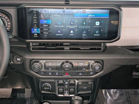 Used 2025 Jeep Gladiator Sport image 14