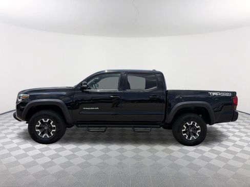 Used 2019 Toyota Tacoma TRD Off-Road AWD/4WD image 14