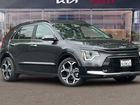 Certified 2024 Kia Niro SX Touring FWD image 2