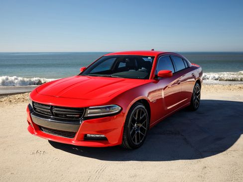 Used 2015 Dodge Charger R/T w/ Driver Confidence Group image 2