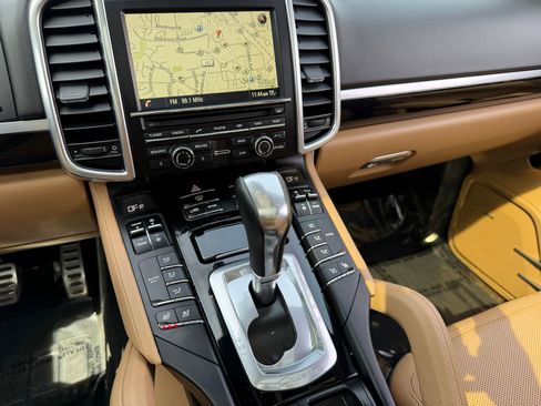 Used 2016 Porsche Cayenne S image 26